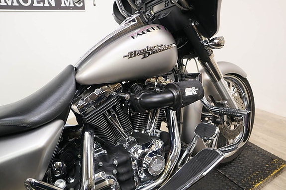 Harley-Davidson Street Glide 6 of 16