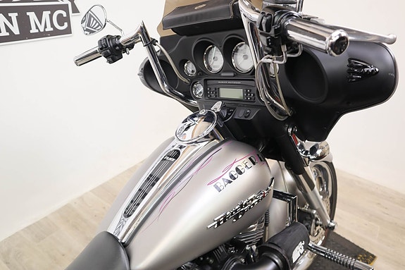 Harley-Davidson Street Glide 8 of 16