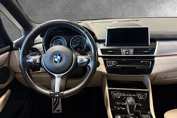 BMW 225xe 22 of 30