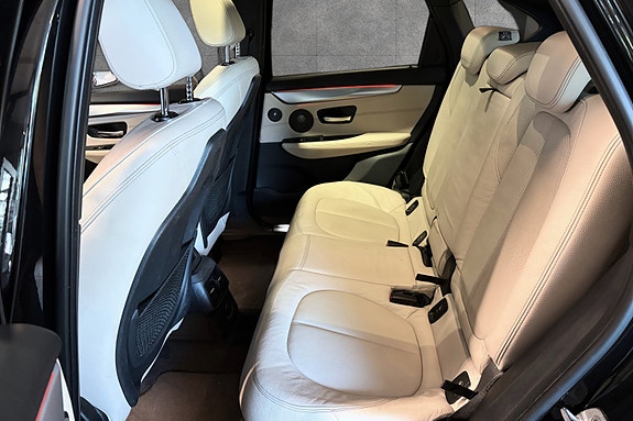 BMW 225xe 11 of 30