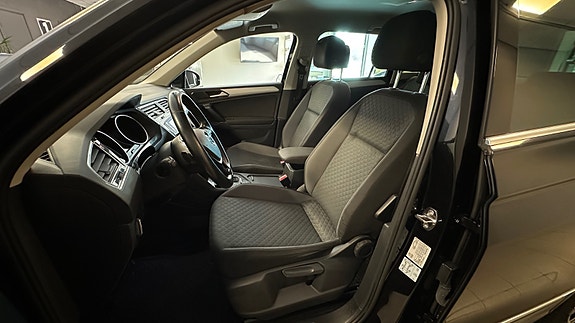 Volkswagen Tiguan 9 of 27