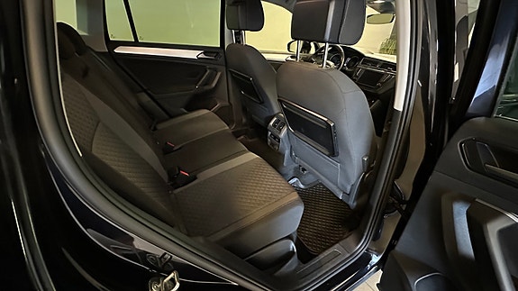 Volkswagen Tiguan 18 of 27