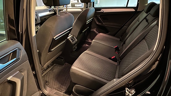 Volkswagen Tiguan 24 of 27