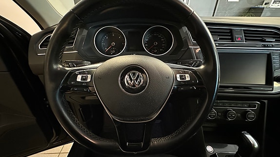 Volkswagen Tiguan 16 of 27