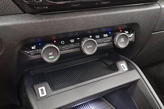 Citroen E-C4 X 23 of 27
