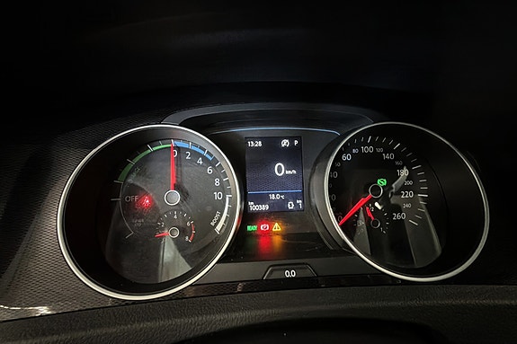 Volkswagen Golf VII 27 of 30