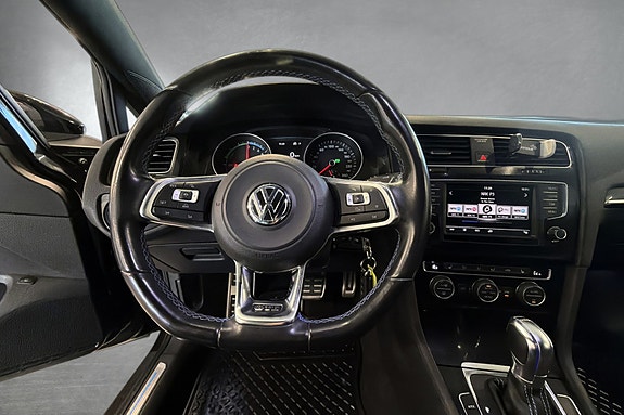Volkswagen Golf VII 24 of 30