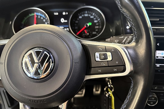 Volkswagen Golf VII 26 of 30