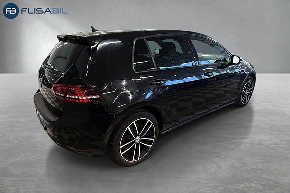 Volkswagen Golf VII 8 of 30