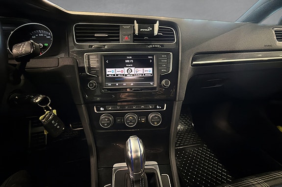 Volkswagen Golf VII 28 of 30
