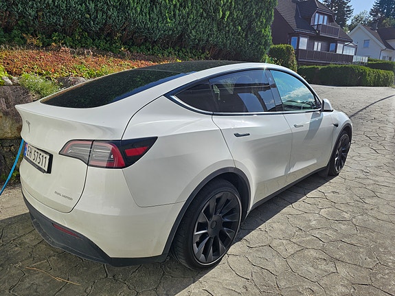 Tesla Model Y 4 of 4