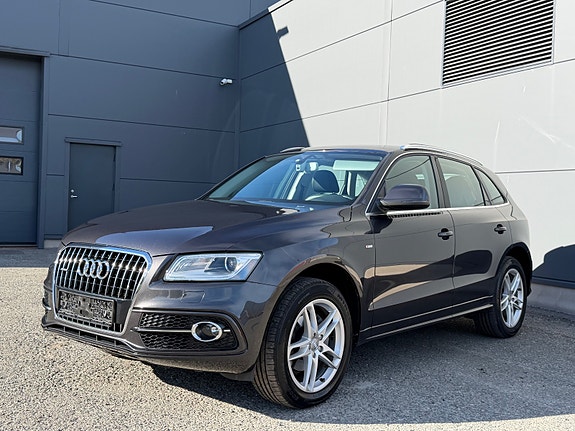 Audi Q5 2 of 27