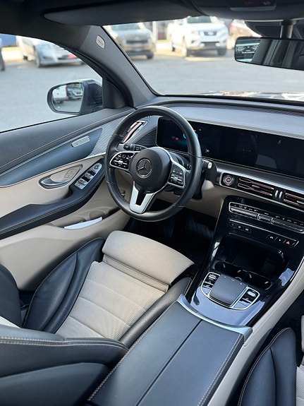 Mercedes-Benz EQC400 23 of 30