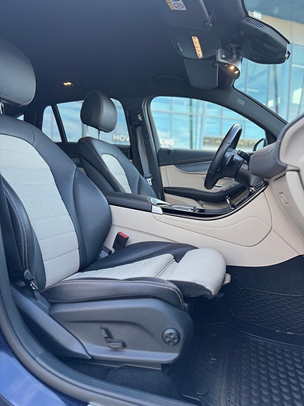 Mercedes-Benz EQC400 9 of 30