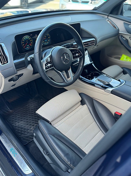 Mercedes-Benz EQC400 26 of 30