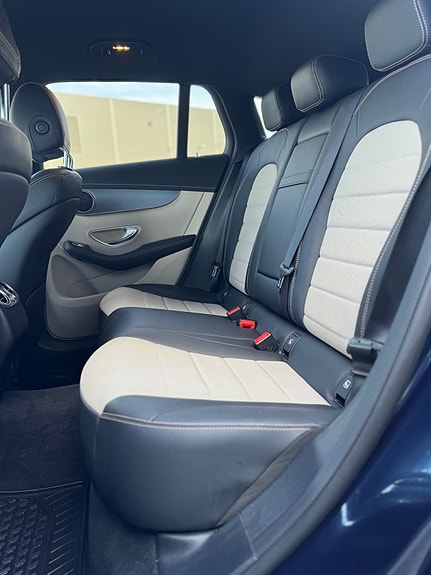 Mercedes-Benz EQC400 21 of 30