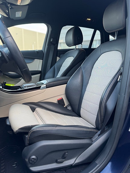 Mercedes-Benz EQC400 28 of 30