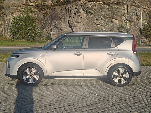 Kia e-Soul 2 of 22