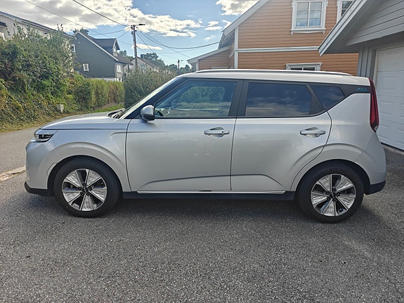Kia e-Soul 2 of 15