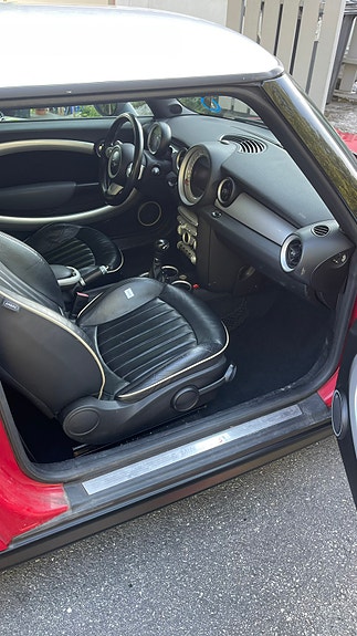 MINI Cooper S 9 of 12