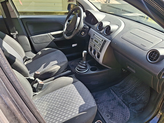 Ford Fiesta 3 of 8