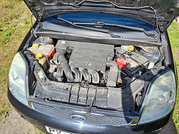 Ford Fiesta 5 of 8