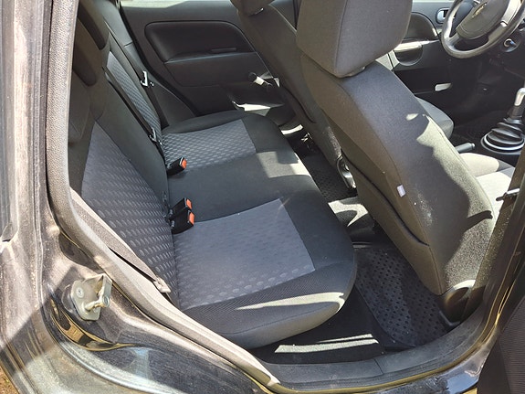 Ford Fiesta 4 of 8