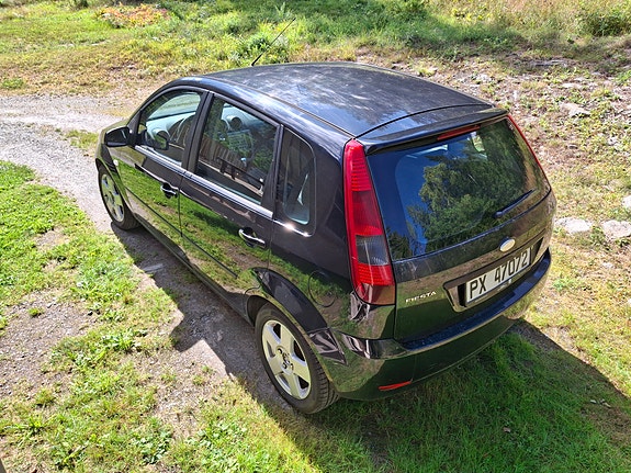Ford Fiesta 2 of 8