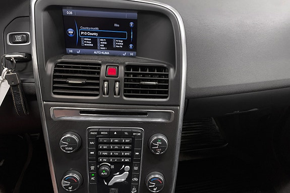 Volvo XC60 10 of 15
