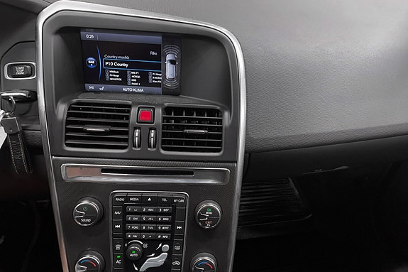 Volvo XC60 11 of 15
