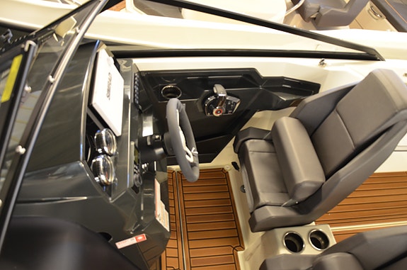 Knallpris! Uttern T65 White Pr. Edition m/Mercury F200 V6 //mye utstyr! 8 of 13