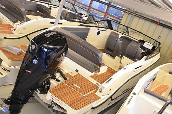 Knallpris! Uttern T65 White Pr. Edition m/Mercury F200 V6 //mye utstyr! 2 of 13