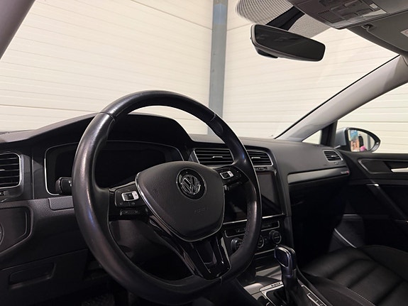 Volkswagen e-Golf VII 17 of 30