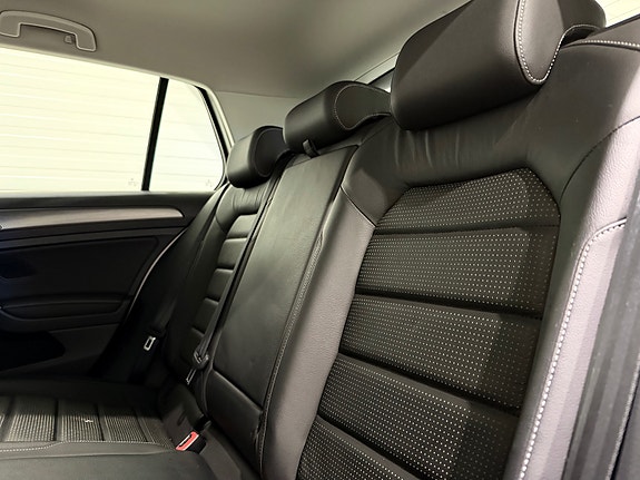 Volkswagen e-Golf VII 13 of 30