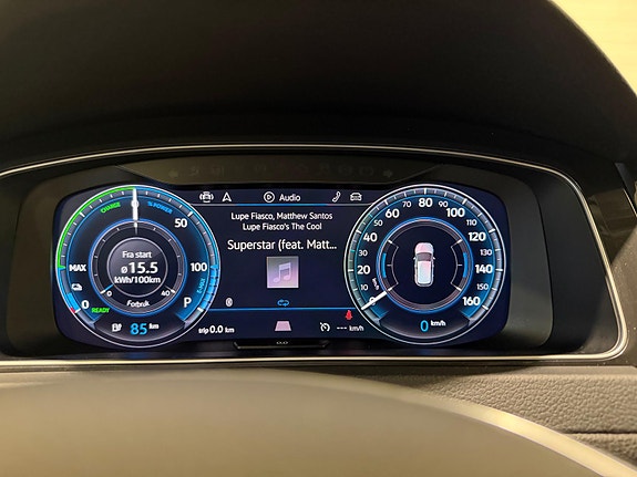 Volkswagen e-Golf VII 26 of 30