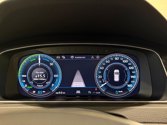 Volkswagen e-Golf VII 23 of 30