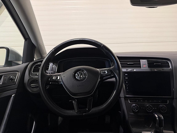 Volkswagen e-Golf VII 16 of 30