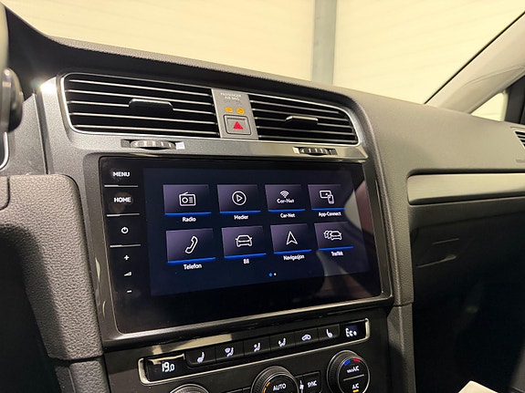 Volkswagen e-Golf VII 28 of 30