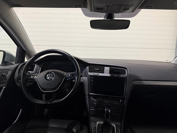 Volkswagen e-Golf VII 15 of 30