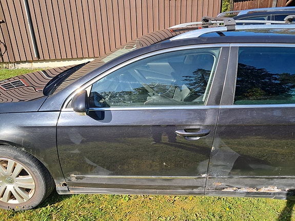 Volkswagen Passat 2 of 6