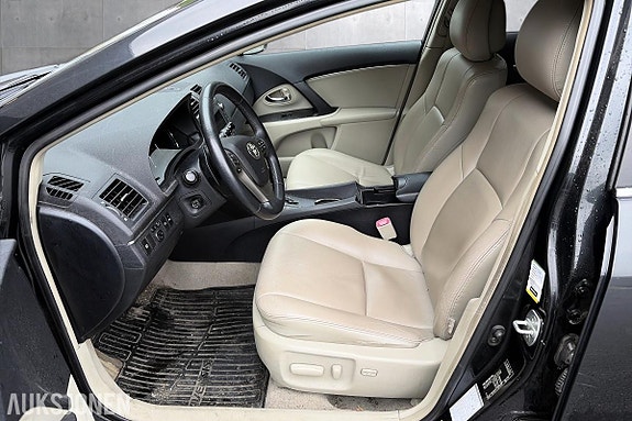 Toyota Avensis 10 of 22