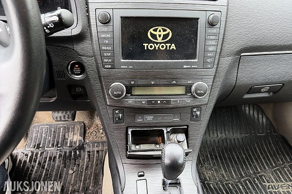 Toyota Avensis 16 of 22