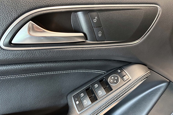 Mercedes-Benz A180 d 28 of 30