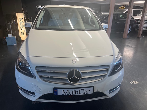 Mercedes-Benz B220 2 of 14