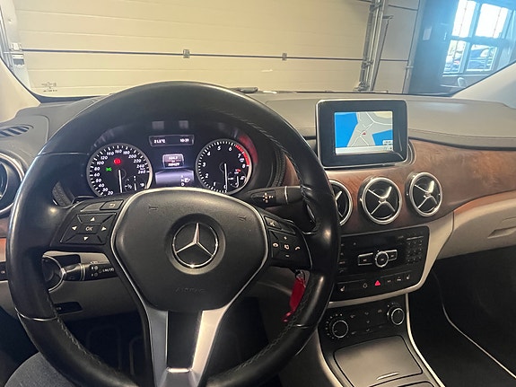 Mercedes-Benz B220 14 of 14