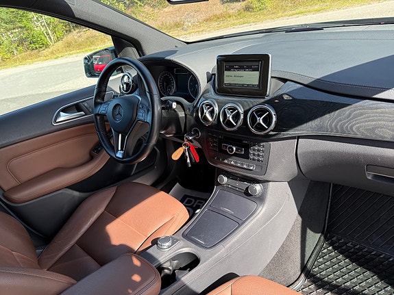 Mercedes-Benz E220 21 of 27