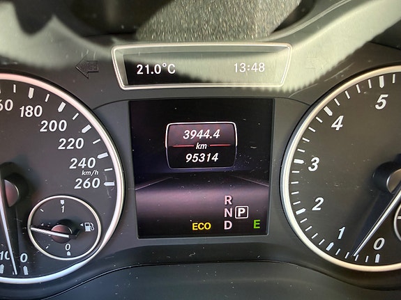 Mercedes-Benz E220 22 of 27