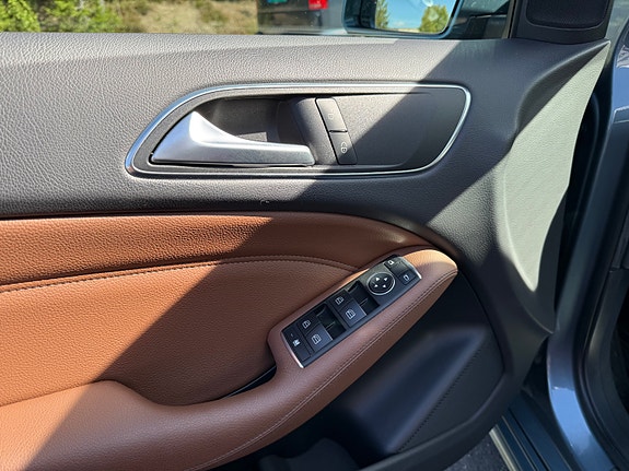 Mercedes-Benz E220 11 of 27