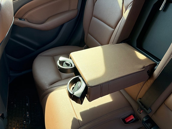 Mercedes-Benz E220 13 of 27