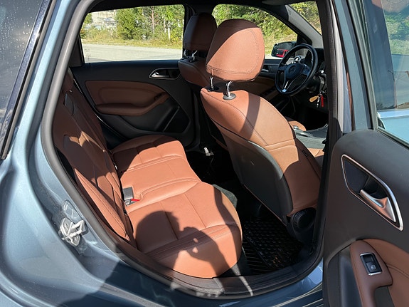 Mercedes-Benz E220 18 of 27